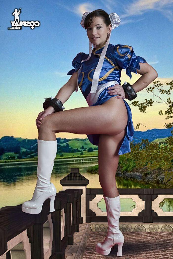 12P Sexy cosplayer Cirmy dresses up as Chun Li