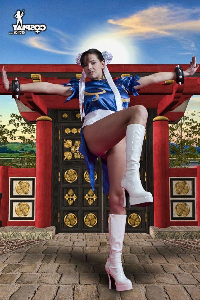 12P Sexy cosplayer Cirmy dresses up as Chun Li