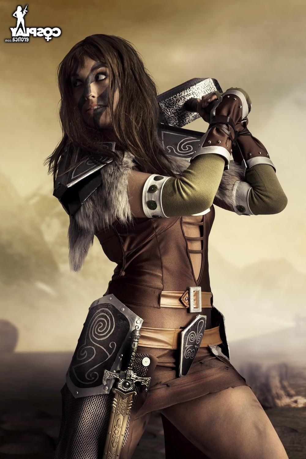 12P Sexy cosplaying warrior Liuna is here to slay the dragon