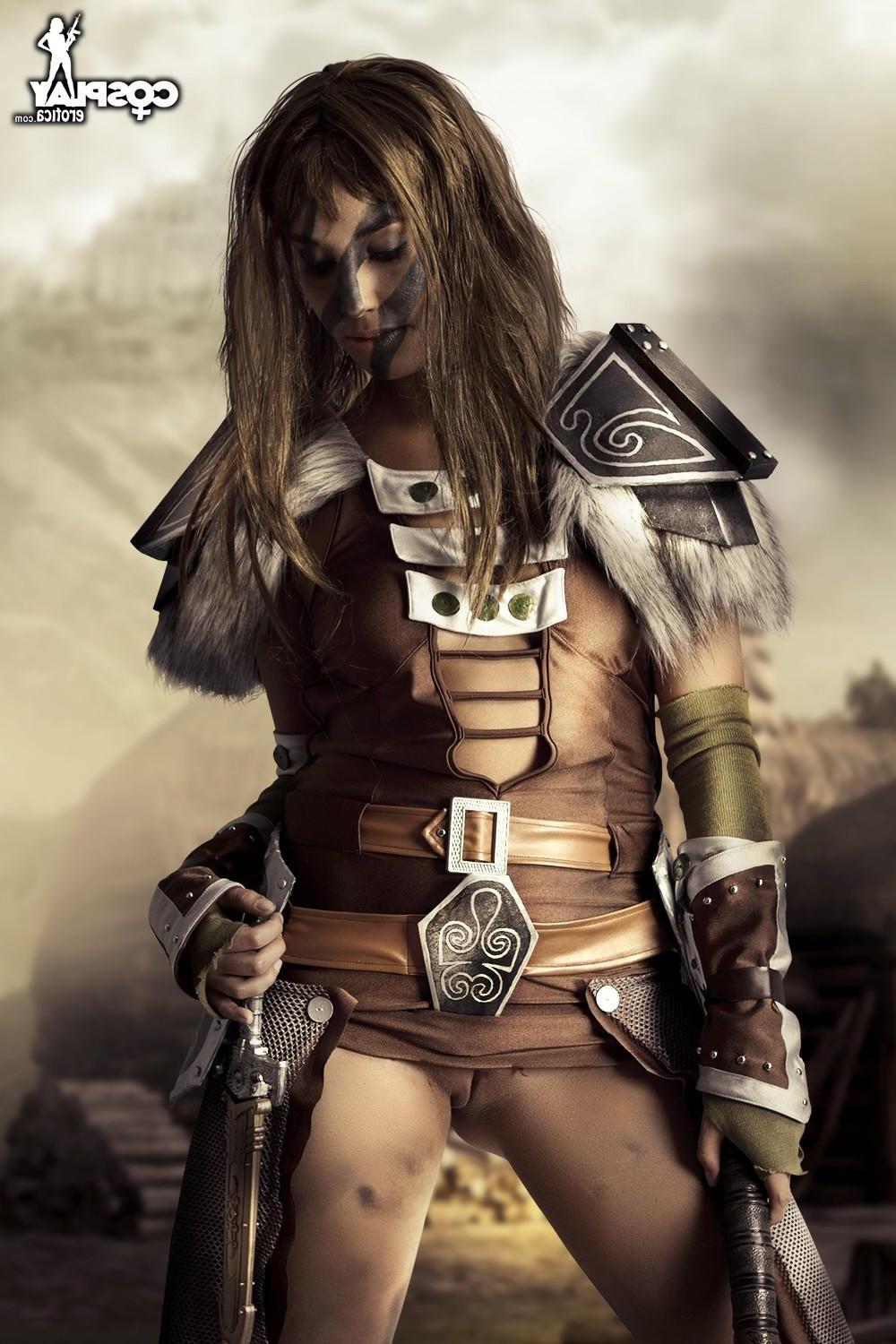 12P Sexy cosplaying warrior Liuna is here to slay the dragon