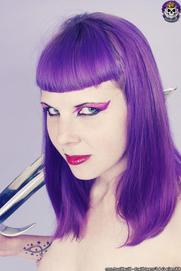 15P Busty sword-wielding fantasy Barbarian beauty cosplays nude for you