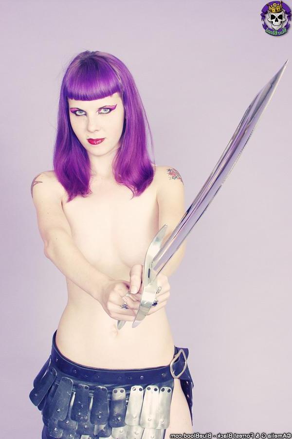 15P Busty sword-wielding fantasy Barbarian beauty cosplays nude for you