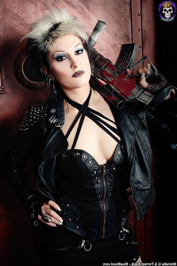 15P Gothic cyberpunk Alley Shiver cosplays as a Wasteland Warrior babe
