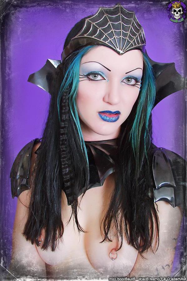 15P Darenzia and Scar13 - Darkly Stylish Gothic Fantasy Warrior Babes