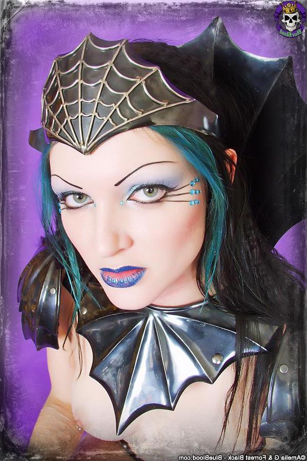 15P Darenzia and Scar13 - Darkly Stylish Gothic Fantasy Warrior Babes