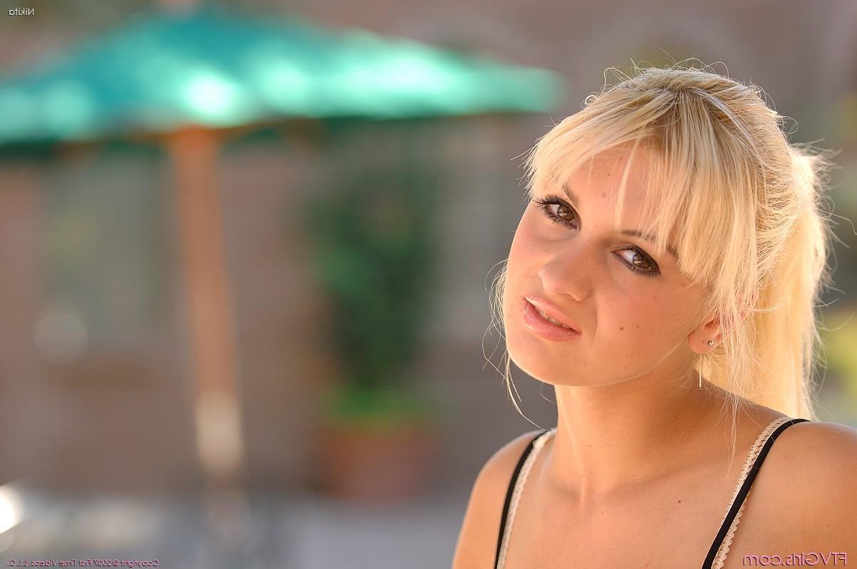 20P Pictures of Nikita showing her incredible fuckable body