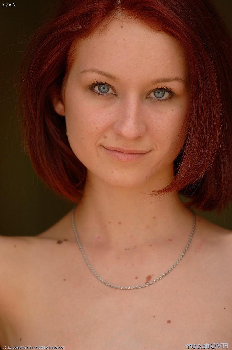 20P Pictures of tight redhead teen Sonya showing her hot naked body