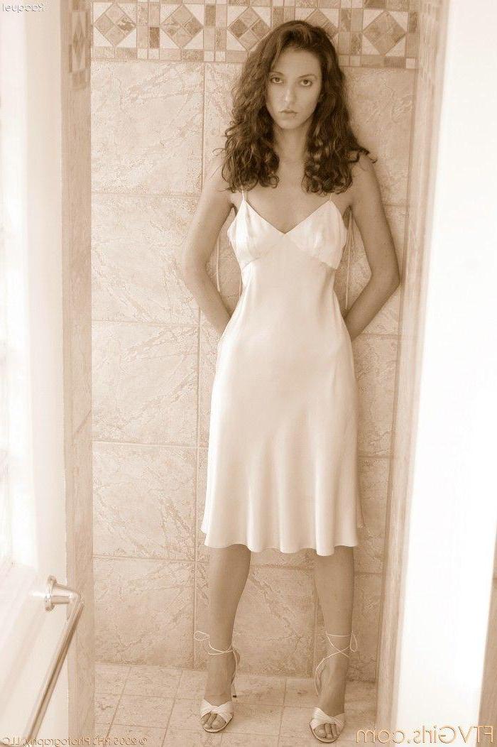 20P Pictures of Racquel showing her hot body