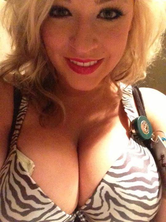 14P Sexy busty GFs display their juicy juggs in selfies