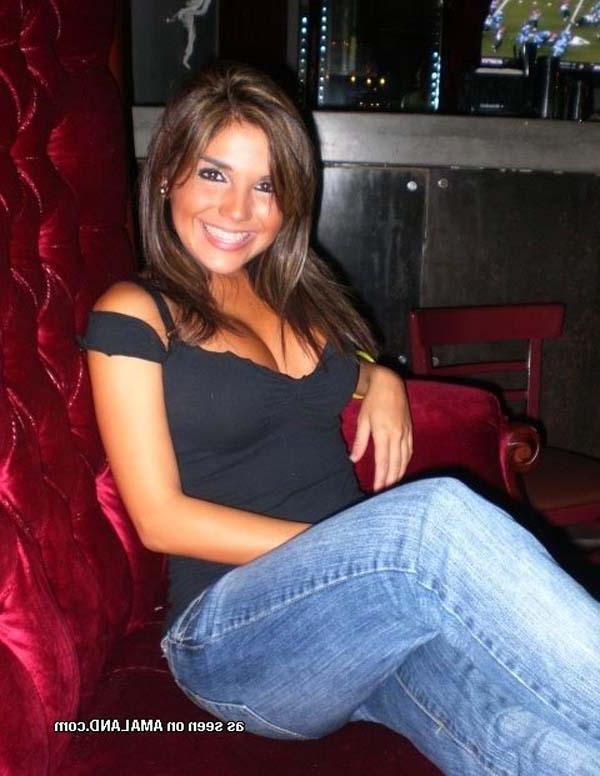 15P Photo compilation of an amateur party babe displaying her huge tits