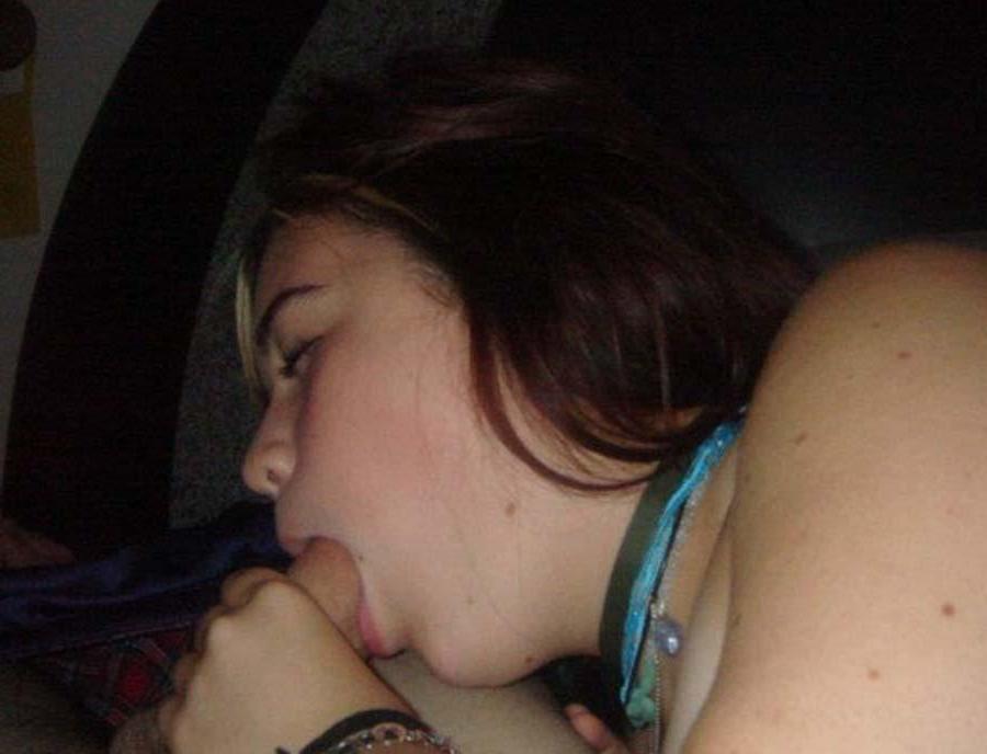 15P Pictures of an amateur girlfriend getting naughty on camera