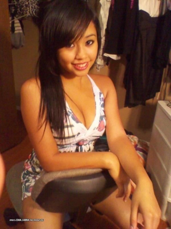 15P Picture selection of a steamy hot sexy busty girlfriend showing off