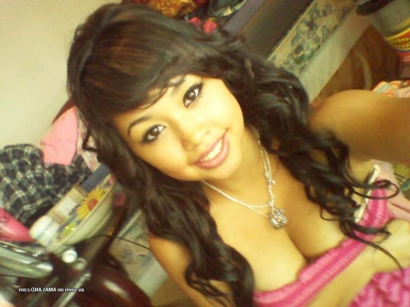 15P Picture selection of a steamy hot sexy busty girlfriend showing off