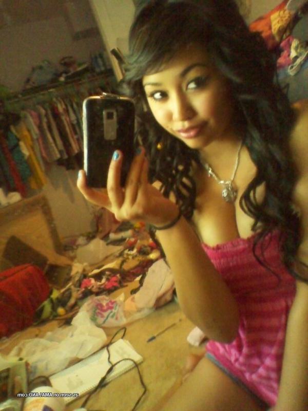 15P Picture selection of a steamy hot sexy busty girlfriend showing off