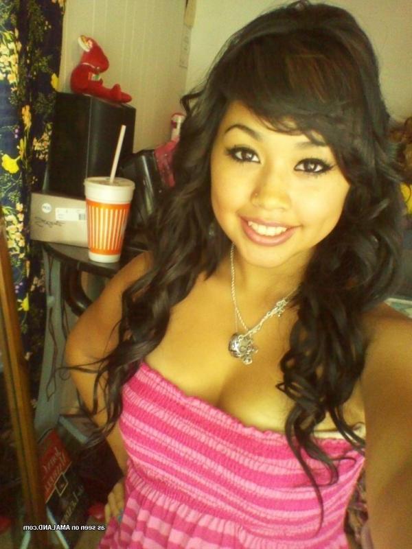 15P Picture selection of a steamy hot sexy busty girlfriend showing off