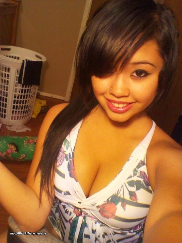 15P Picture selection of a steamy hot sexy busty girlfriend showing off