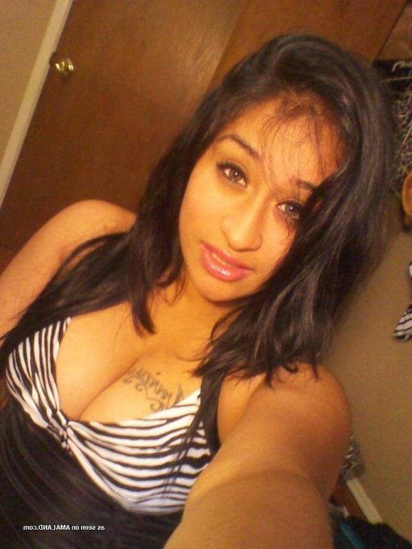 15P Picture selection of a steamy hot sexy busty girlfriend showing off