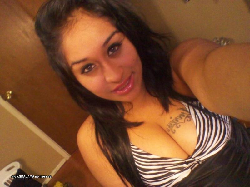 15P Picture selection of a steamy hot sexy busty girlfriend showing off