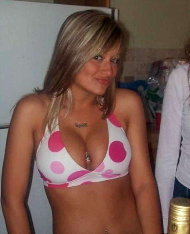15P Pictures hot amateur girlfriends showing you their boobies