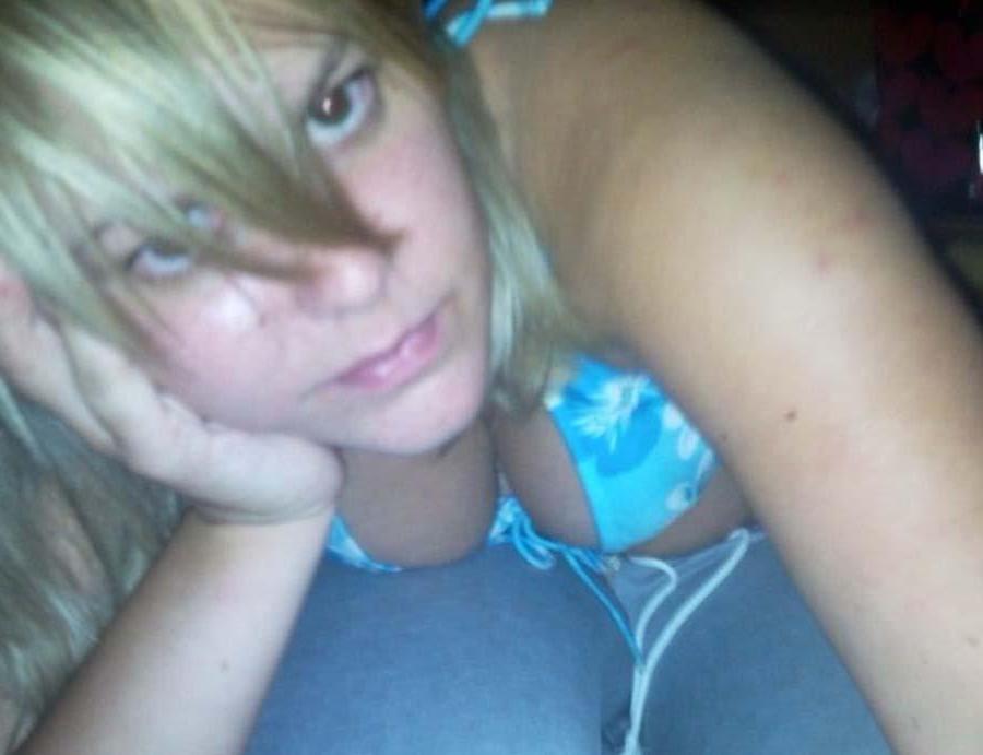 15P Pictures of a blonde amateur gf showing her big boobs
