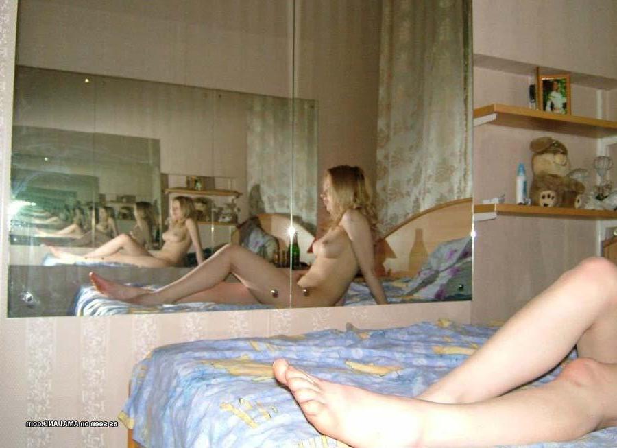 16P Nice collection of an amateur busty babe's hot selfpics