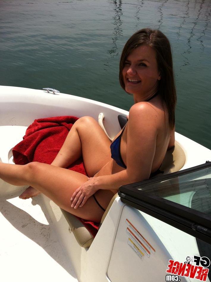 12P Amateur coed gets fucked hard on a boat