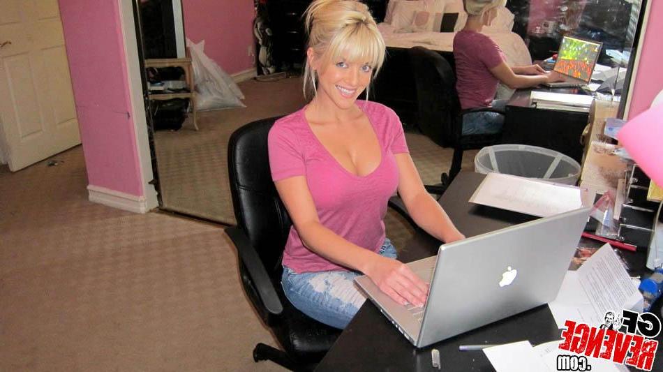 12P Busty blonde coed Kelly puts out and films it at home