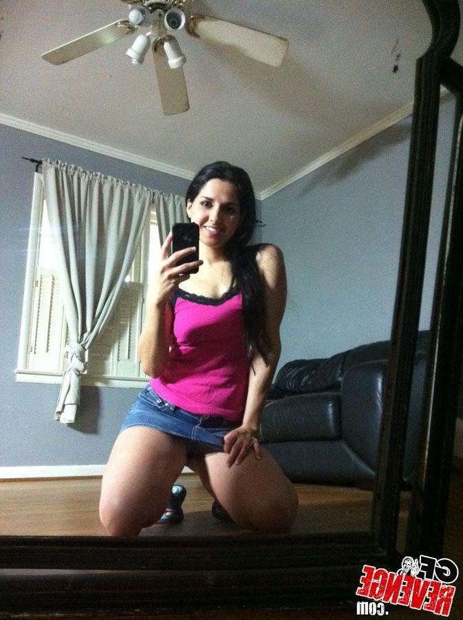 12P Pictures of a hot girlfriend showing her naked body