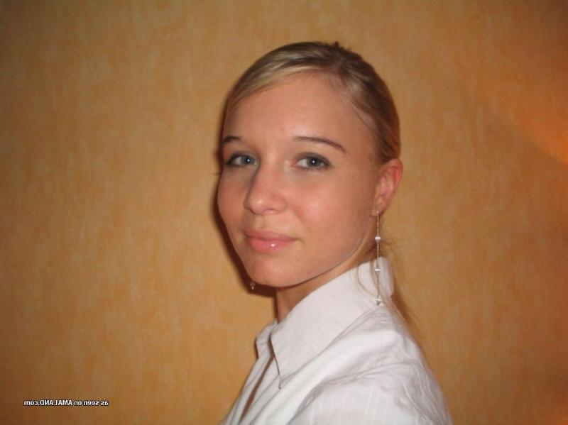 15P Collection of a sexy amateur chick playing with herself