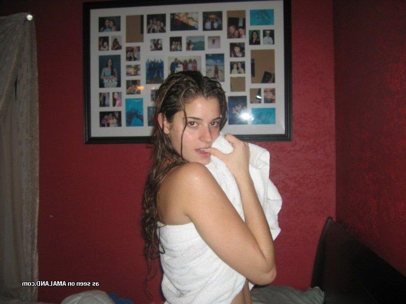 15P Sexy hot babe bends over while plays with her pussy