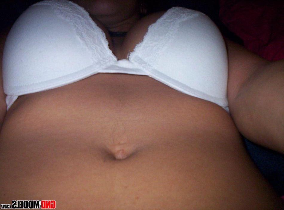12P Pictures of a brunette amateur showing her hot body