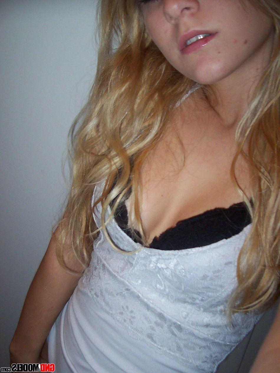 11P Pictures of a super-hot blonde girl teasing with her hot body