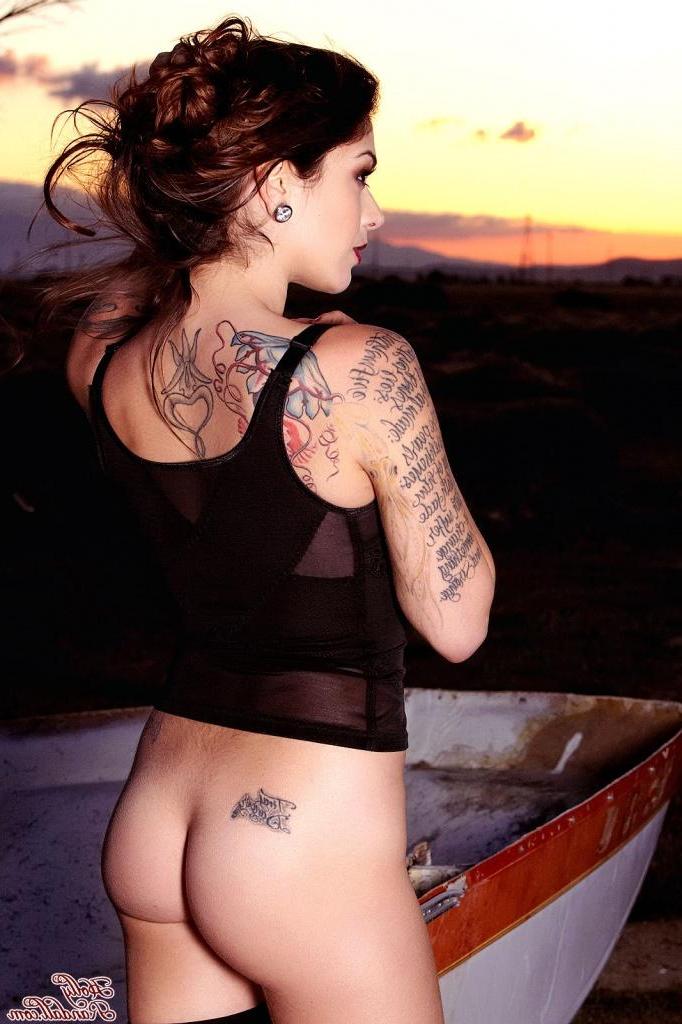 15P What's a boat doing out in the middle of nowhere? It's the kind of stuff I love to photograph hot naked women with!