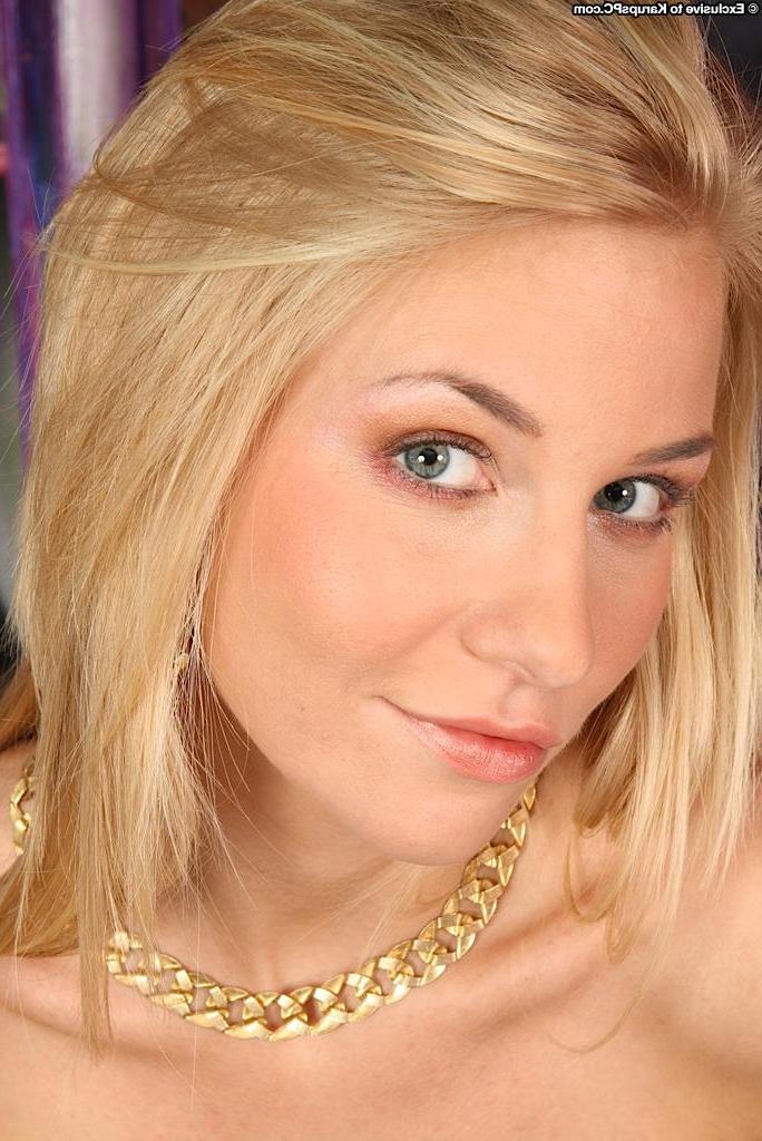 18P Teen babe Rhonda strips down naked in only her heels