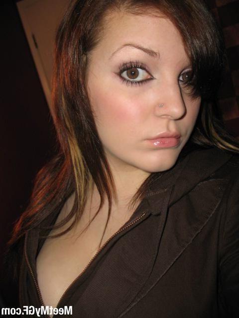 13P Pictures of a hot girlfriend exposing her body
