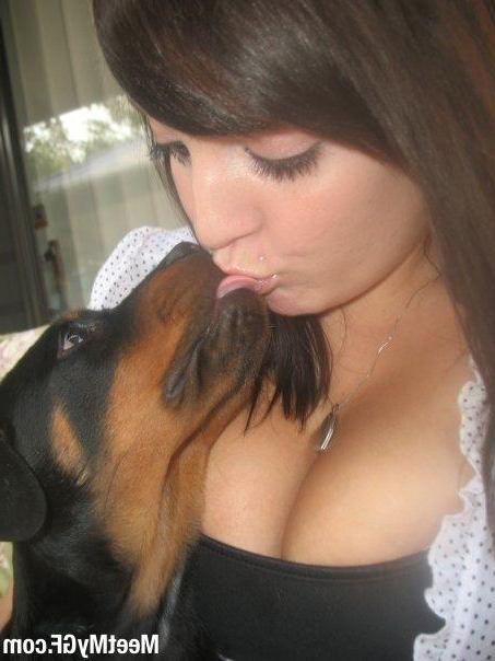 13P Pictures of a hot girlfriend exposing her body