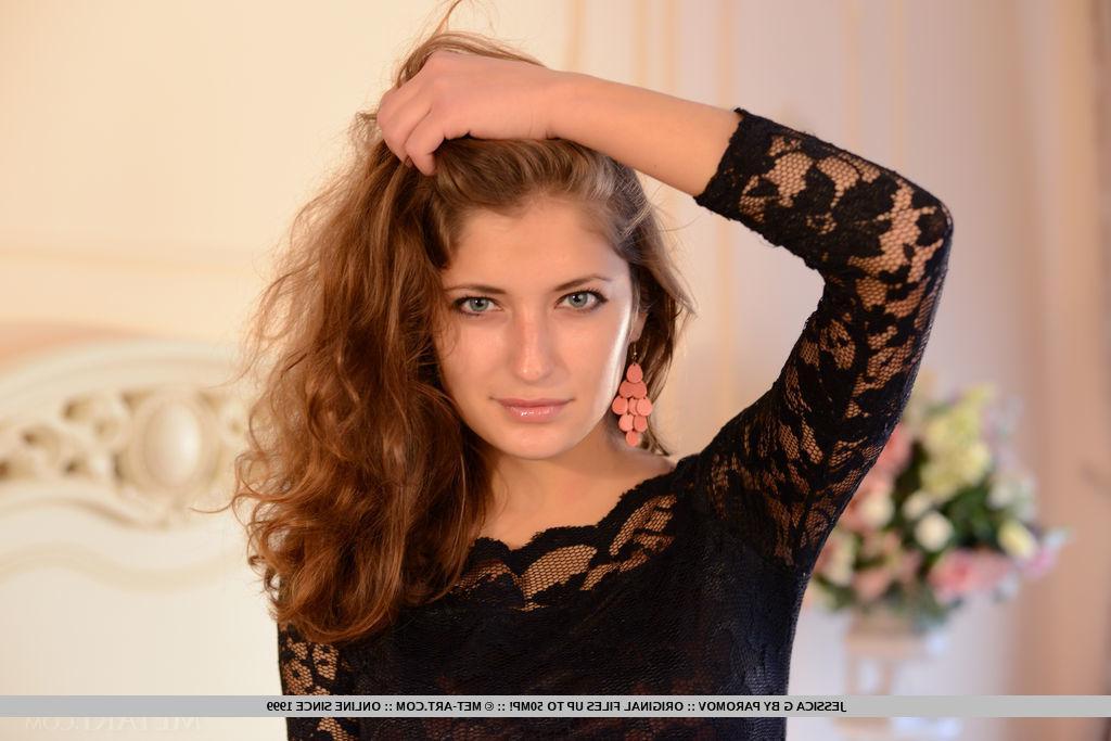 18P Hot model Jessica G strips naked for you in the bedroom