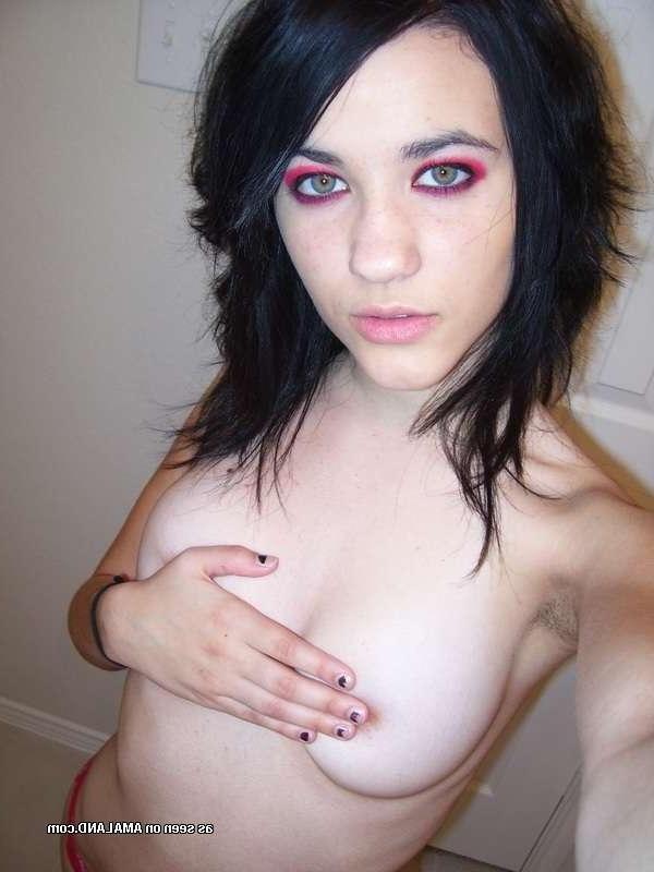 14P Hot emo girlfriend shows off her tight body while camwhoring