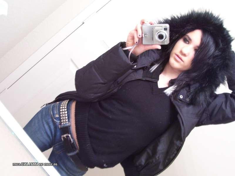 14P Hot emo girlfriend shows off her tight body while camwhoring