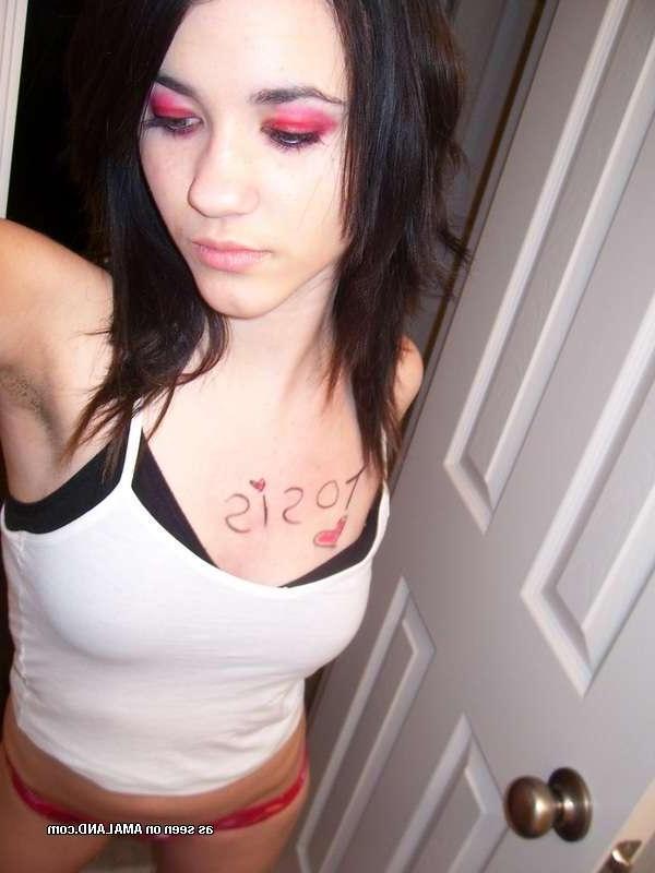 14P Hot emo girlfriend shows off her tight body while camwhoring
