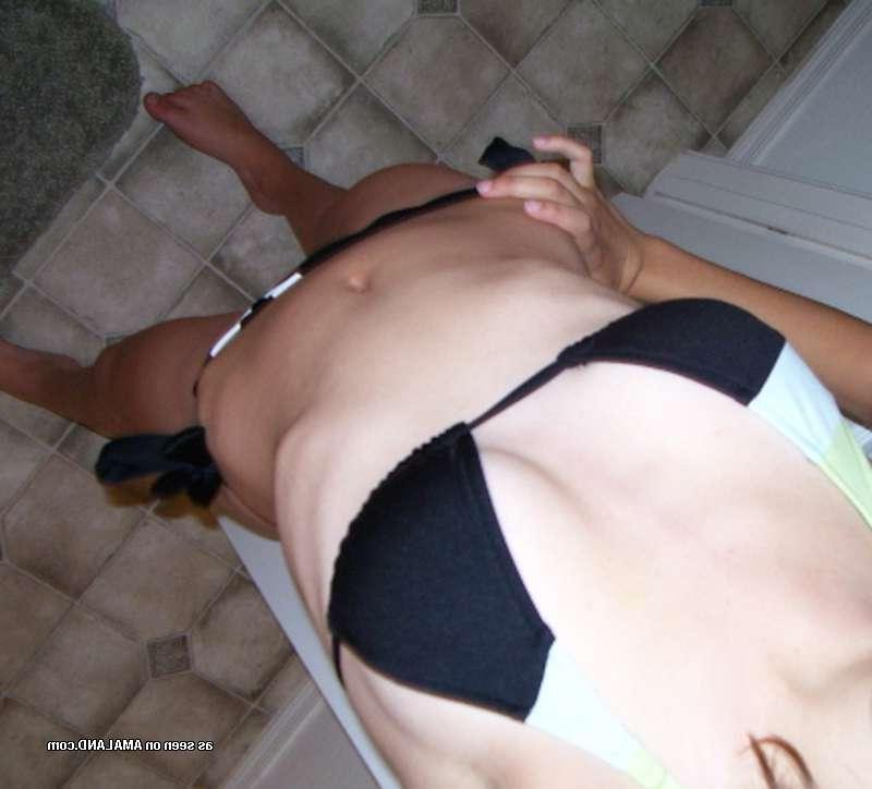 14P Hot emo girlfriend shows off her tight body while camwhoring