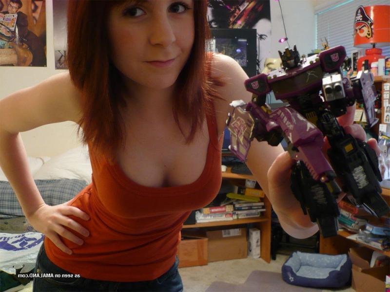 14P Wild scene babe camwhoring naked in her bedroom