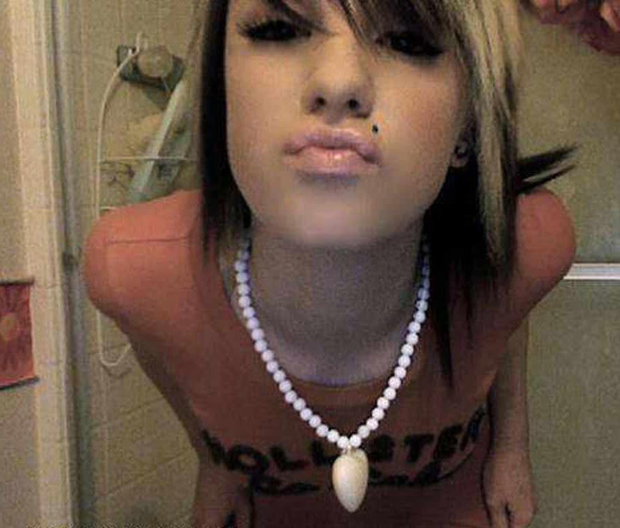 15P Pictures of gorgeous alt girlfriends showing off
