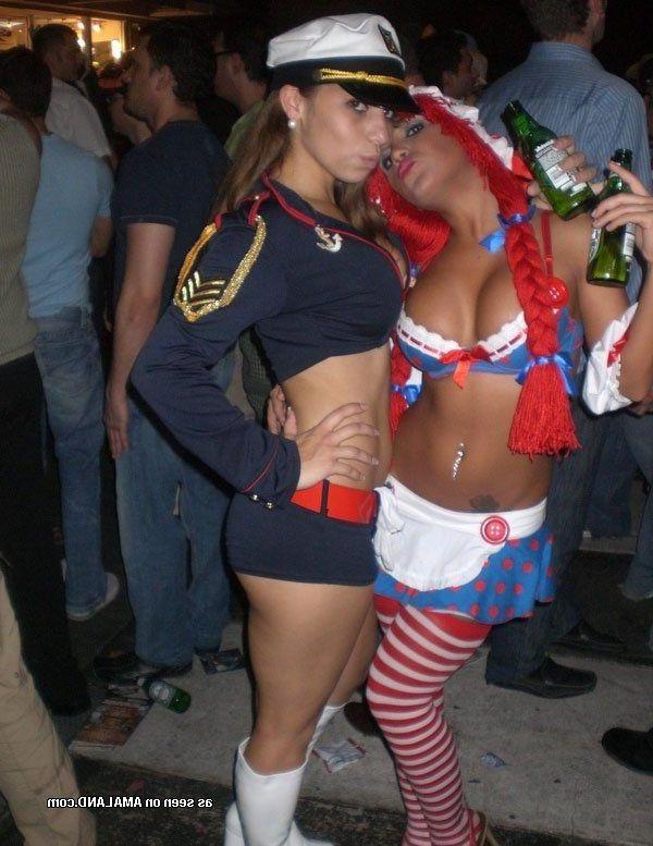 16P Pictures of drunk teen girls exploring their sexuality