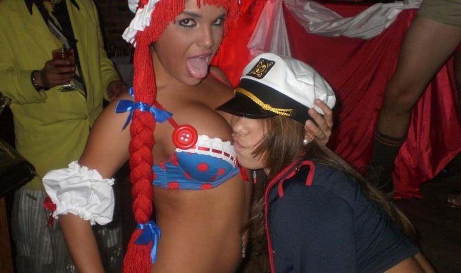 16P Pictures of drunk teen girls exploring their sexuality
