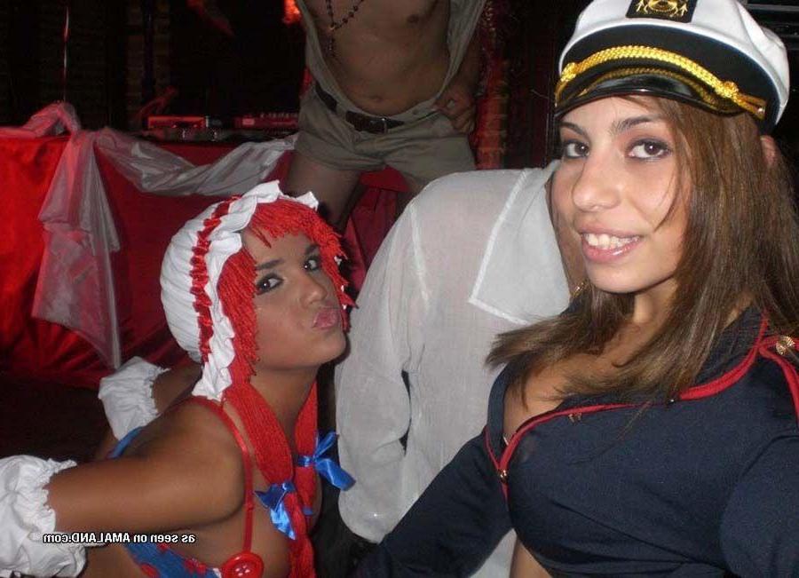 16P Pictures of drunk teen girls exploring their sexuality