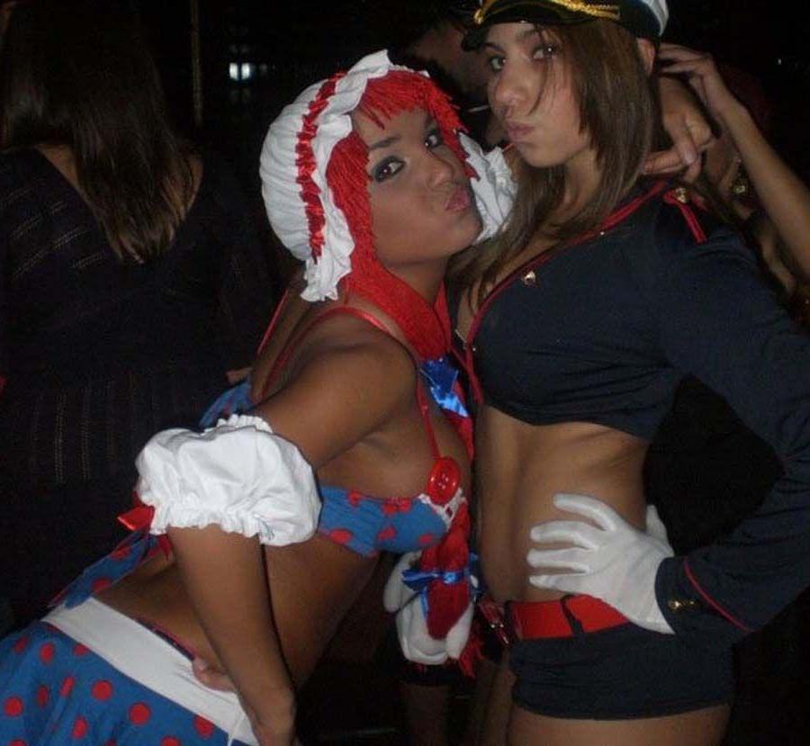 16P Pictures of drunk teen girls exploring their sexuality
