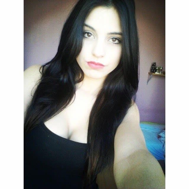 14P Gorgeous busty hottie being a tease on cam while posing