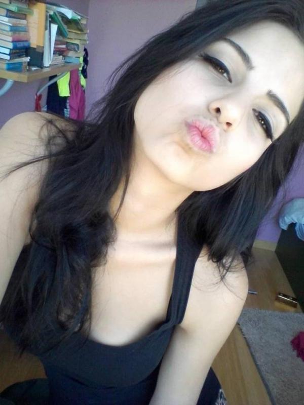14P Gorgeous busty hottie being a tease on cam while posing