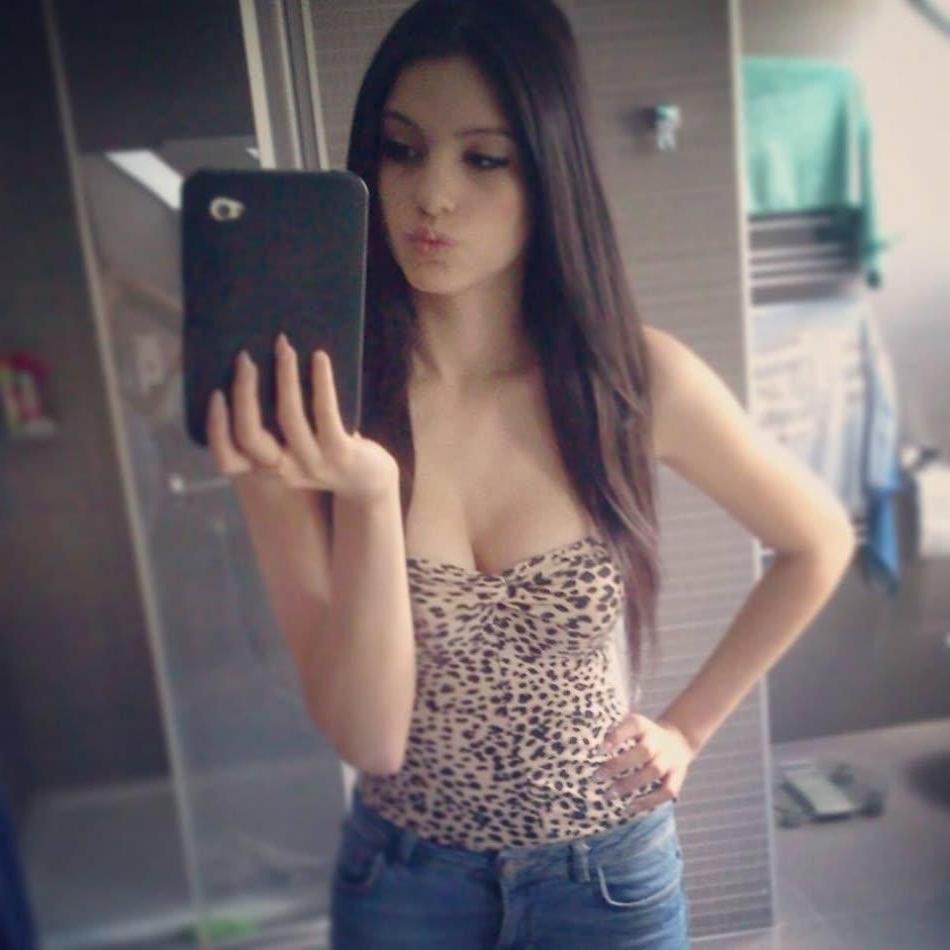 14P Gorgeous busty hottie being a tease on cam while posing
